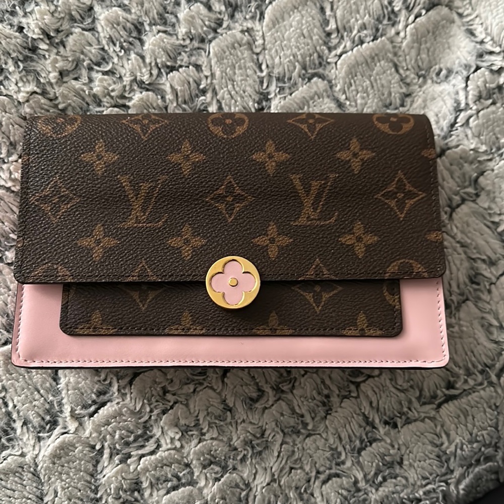 Louis Vuitton crossbody chain bag